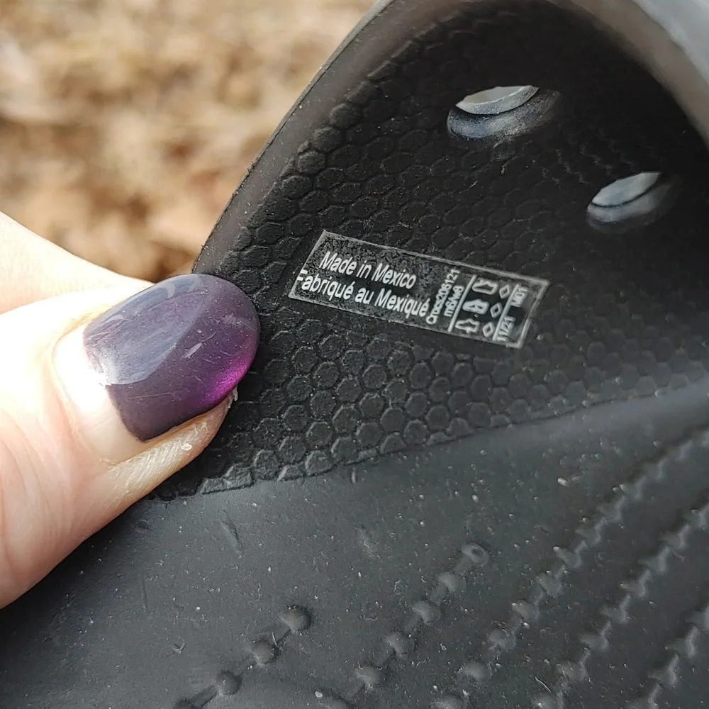 Crocs Unisex Black Slides with Flower Jibbetz Size 6 (841)